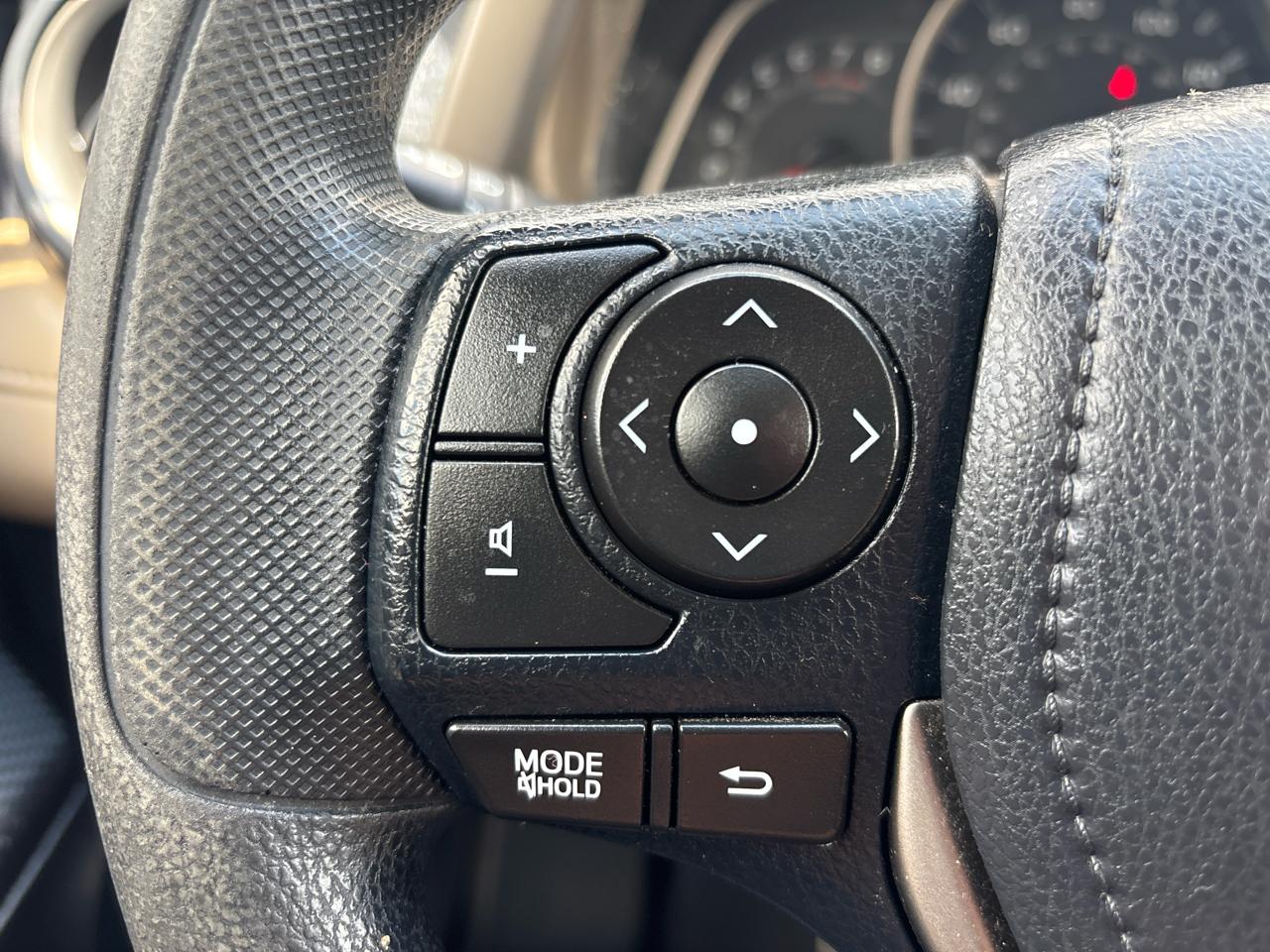 Toyota RAV4 AWD 4dr XLE (Natl) 2015