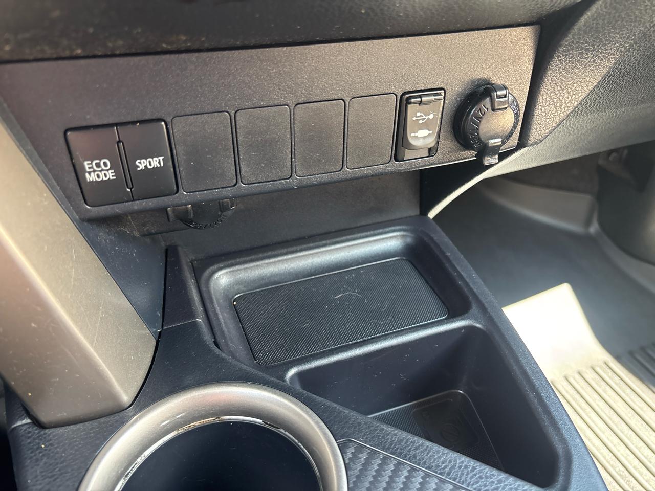 Toyota RAV4 AWD 4dr XLE (Natl) 2015
