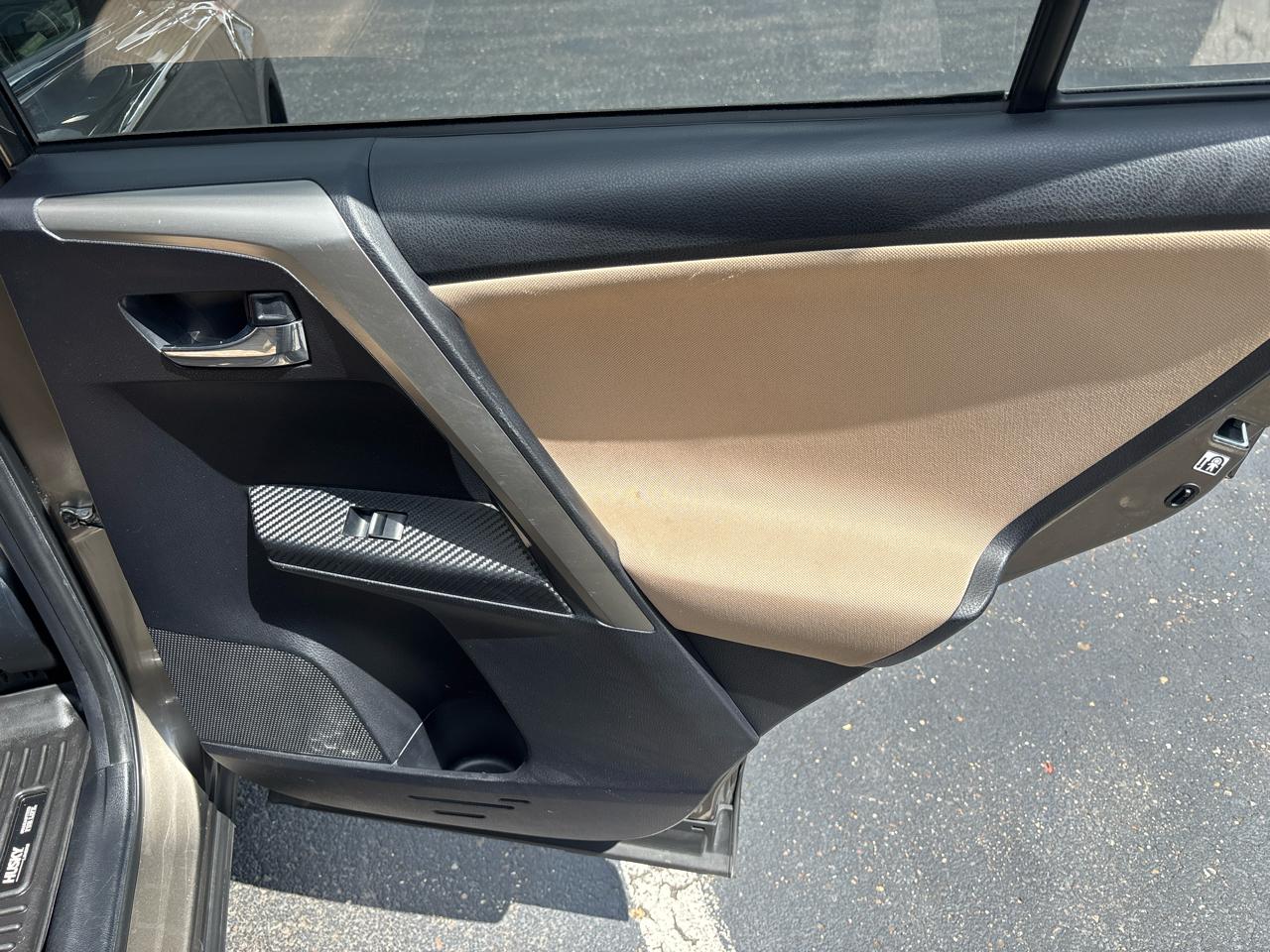 Toyota RAV4 AWD 4dr XLE (Natl) 2015