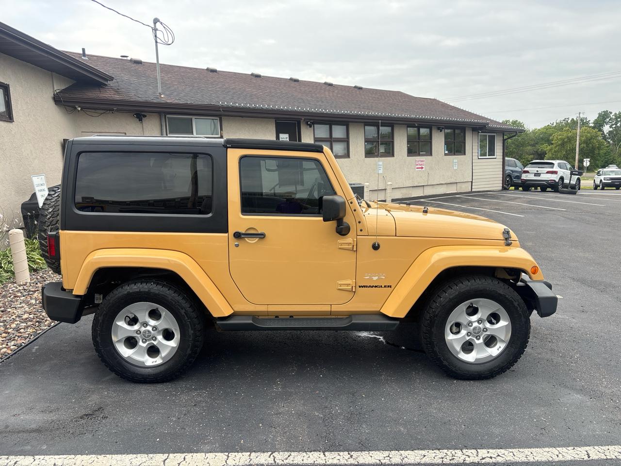 Jeep Wrangler 4WD 2dr Sahara 2014