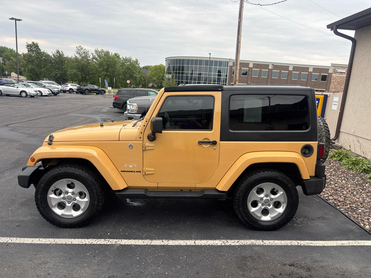 Jeep Wrangler 4WD 2dr Sahara 2014