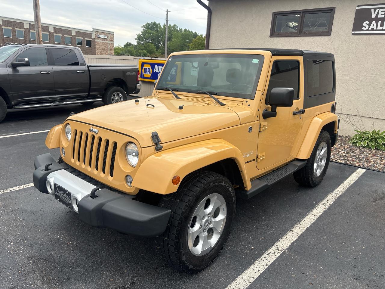 Jeep Wrangler 4WD 2dr Sahara 2014