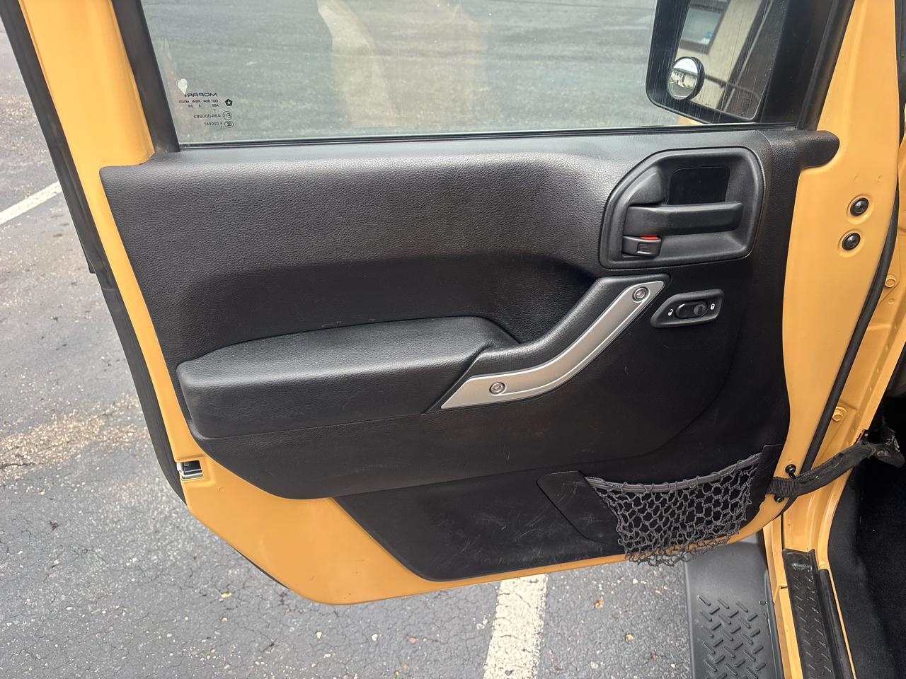 Jeep Wrangler 4WD 2dr Sahara 2014