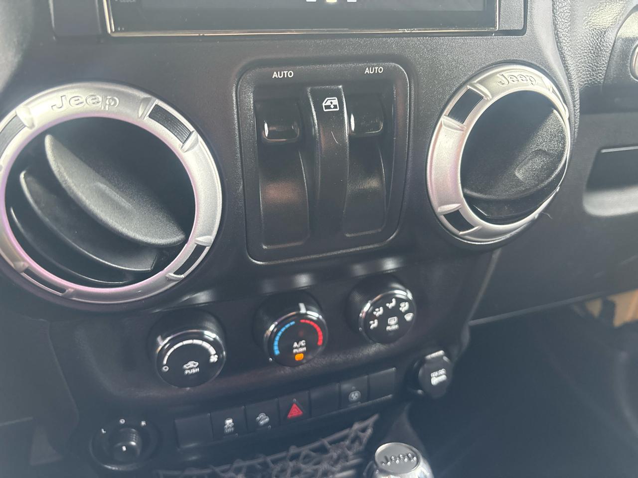 Jeep Wrangler 4WD 2dr Sahara 2014