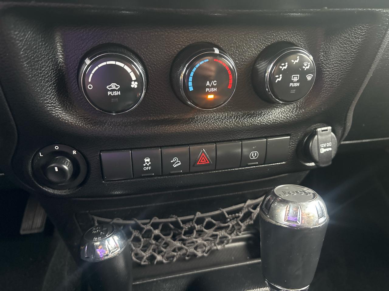 Jeep Wrangler 4WD 2dr Sahara 2014