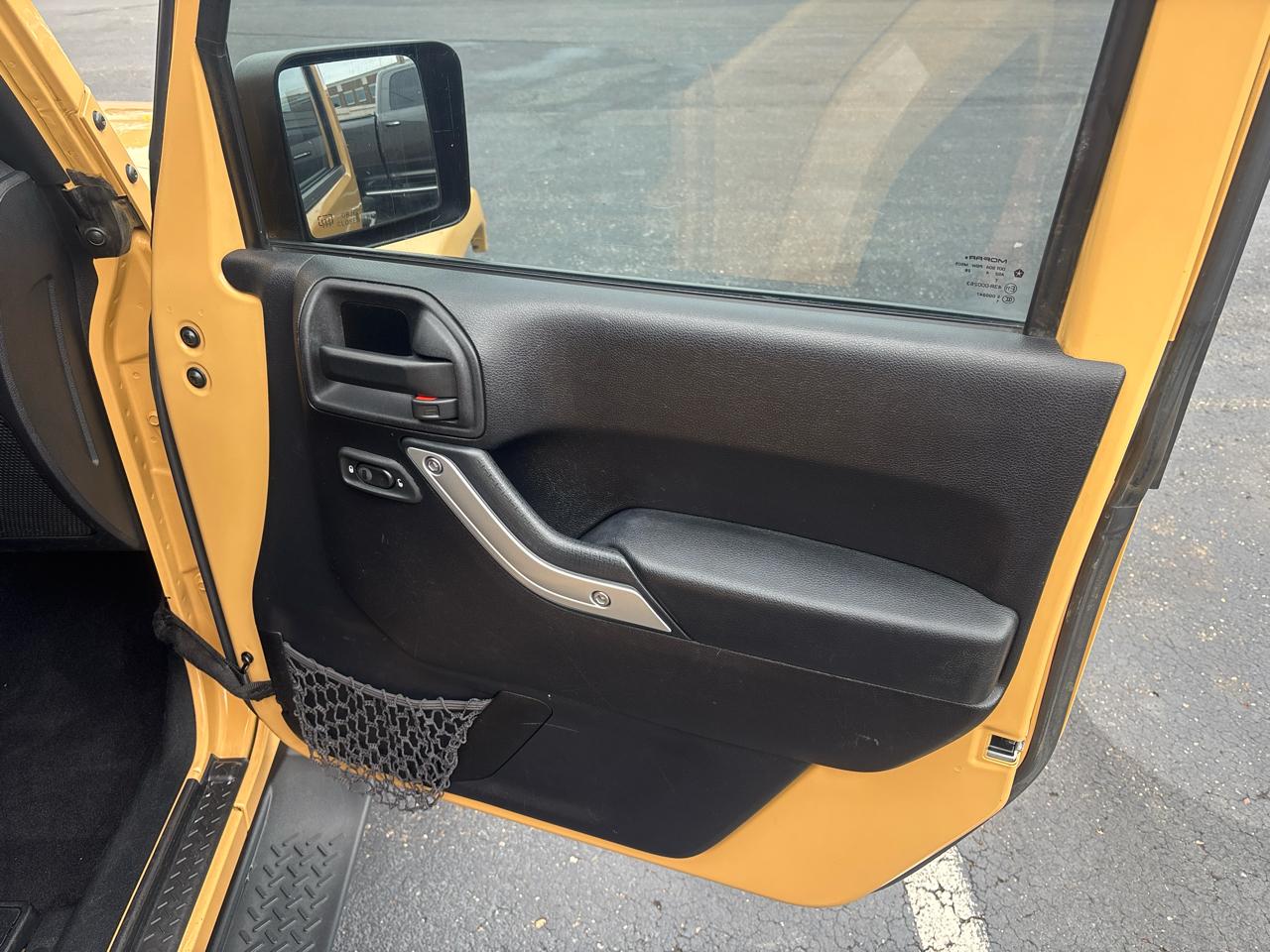 Jeep Wrangler 4WD 2dr Sahara 2014