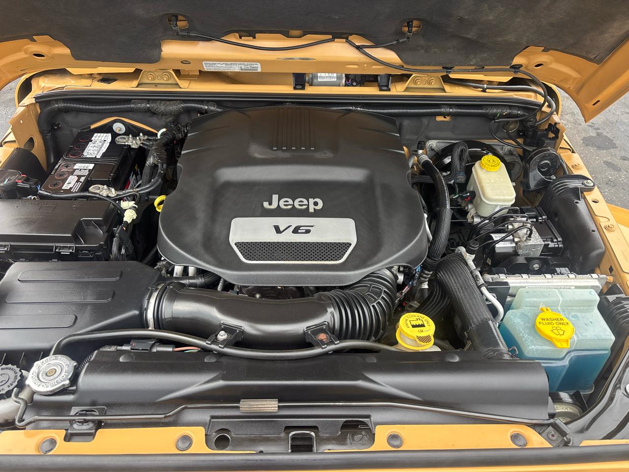 Jeep Wrangler 4WD 2dr Sahara 2014