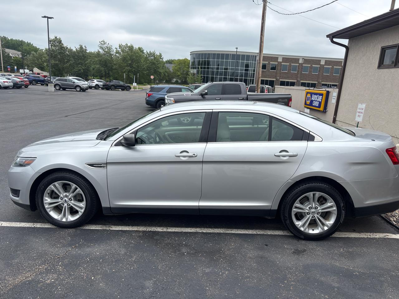 Ford Taurus SE FWD 2017