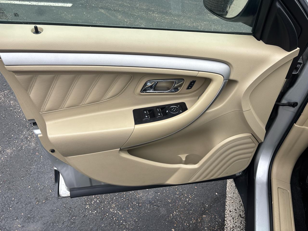 Ford Taurus SE FWD 2017