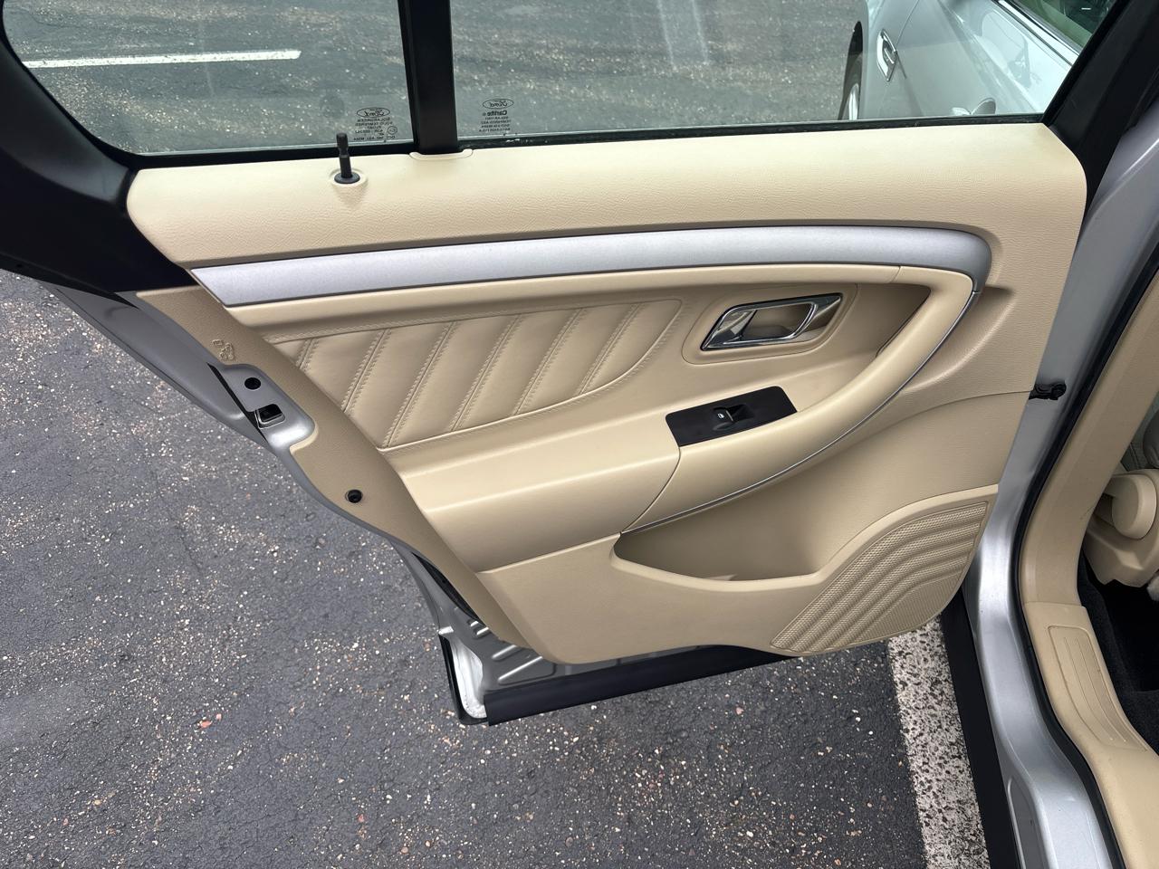 Ford Taurus SE FWD 2017