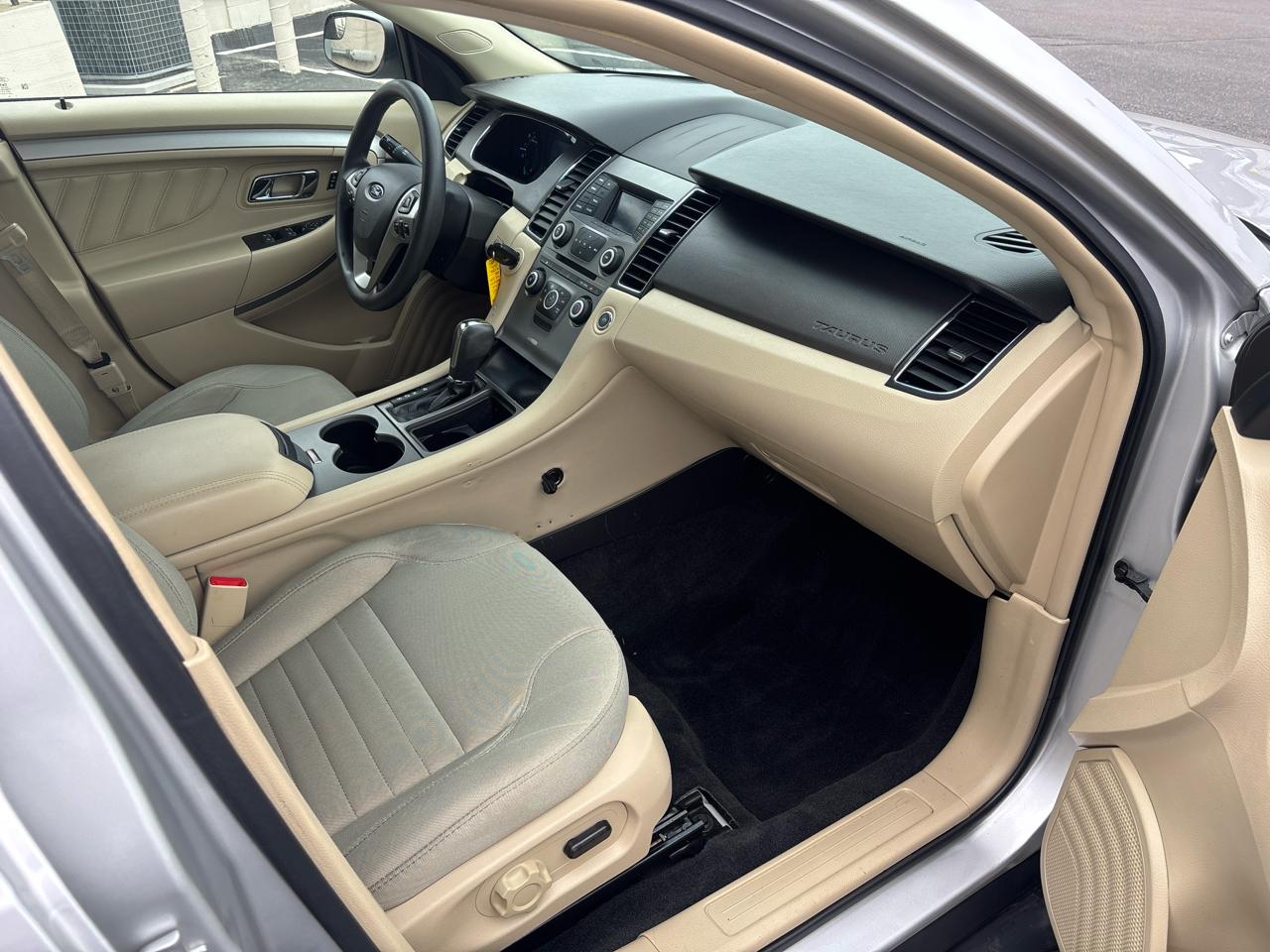 Ford Taurus SE FWD 2017