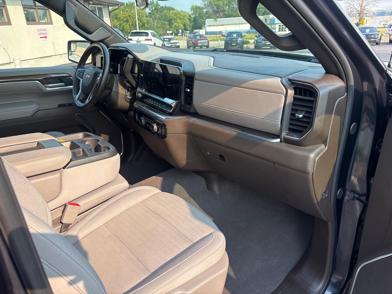 Chevrolet Silverado 1500 4WD Crew Cab 147" LT w/1LT 2024