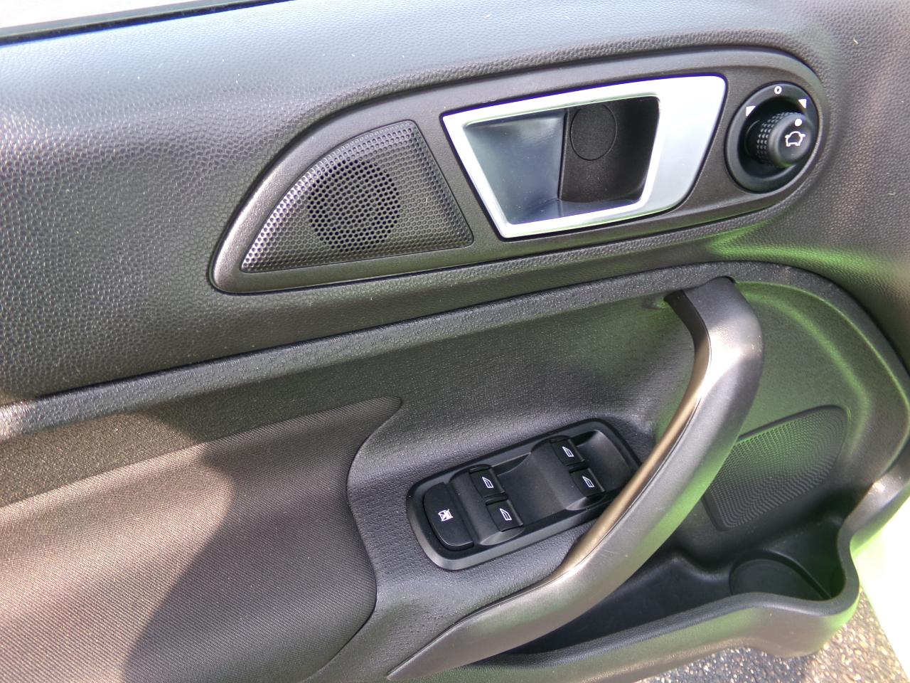 Ford Fiesta 4dr Sdn SE 2014