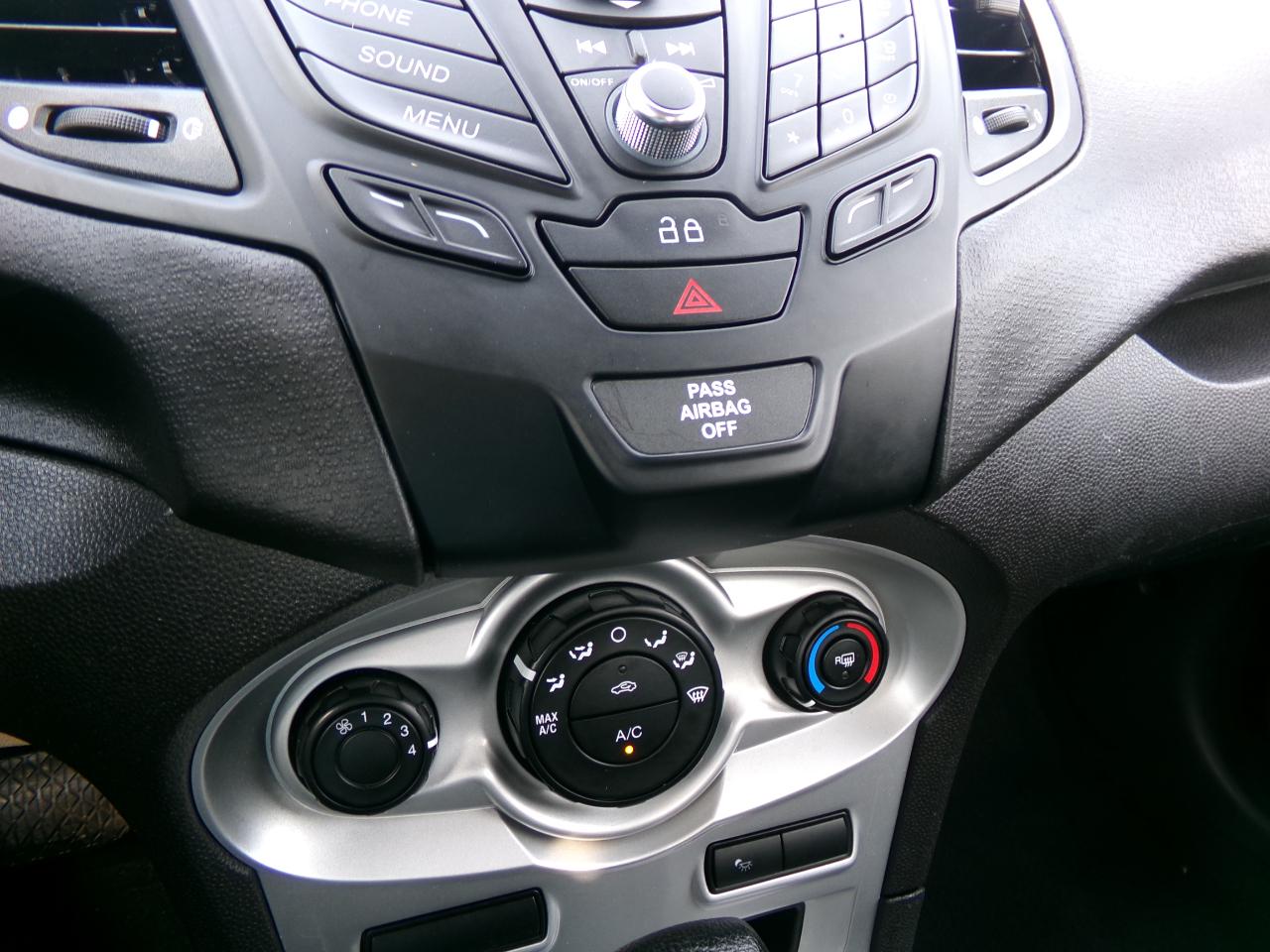 Ford Fiesta 4dr Sdn SE 2014