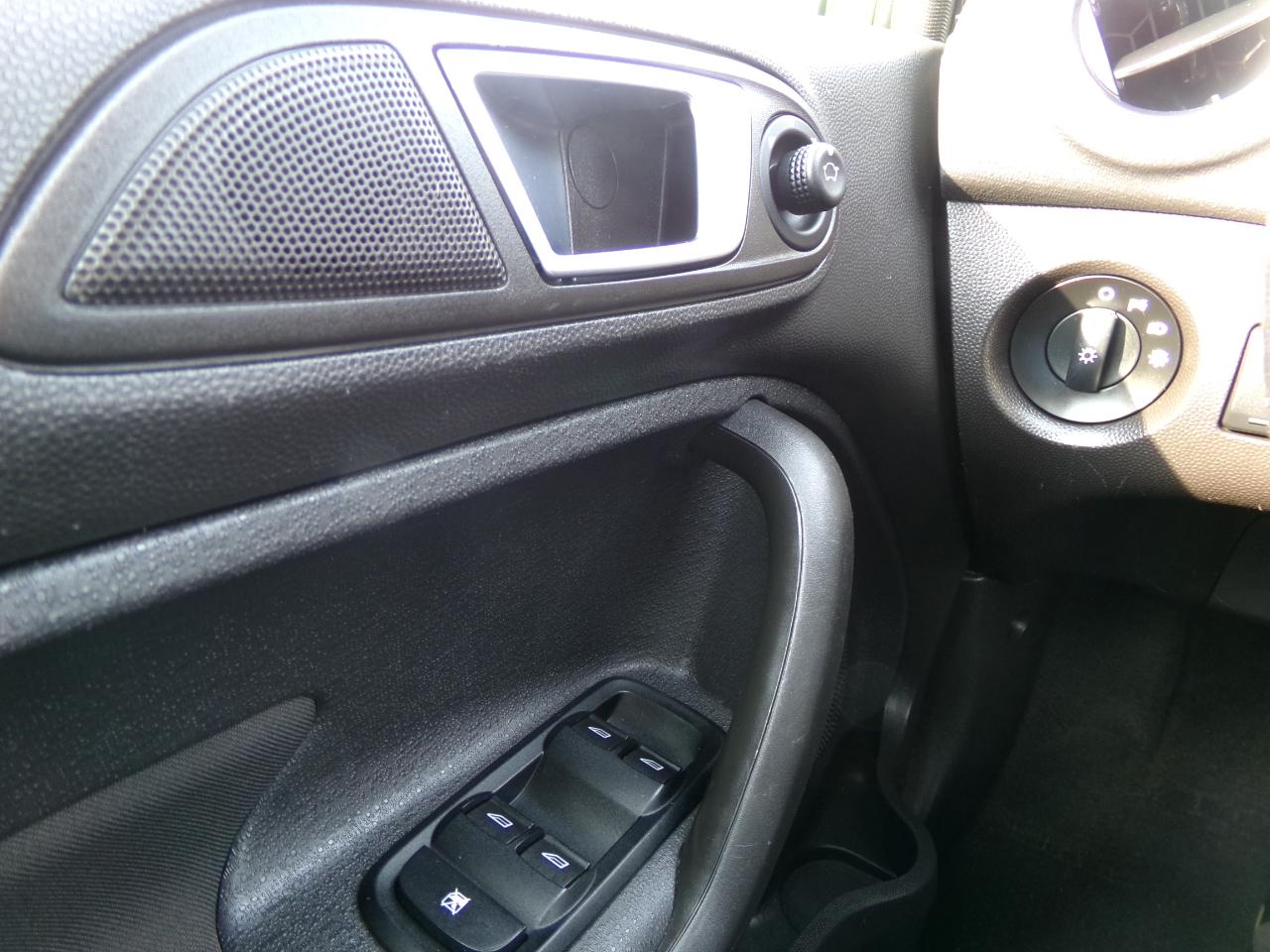 Ford Fiesta 4dr Sdn SE 2014