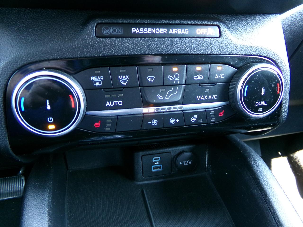 Ford Escape Titanium Hybrid AWD 2022