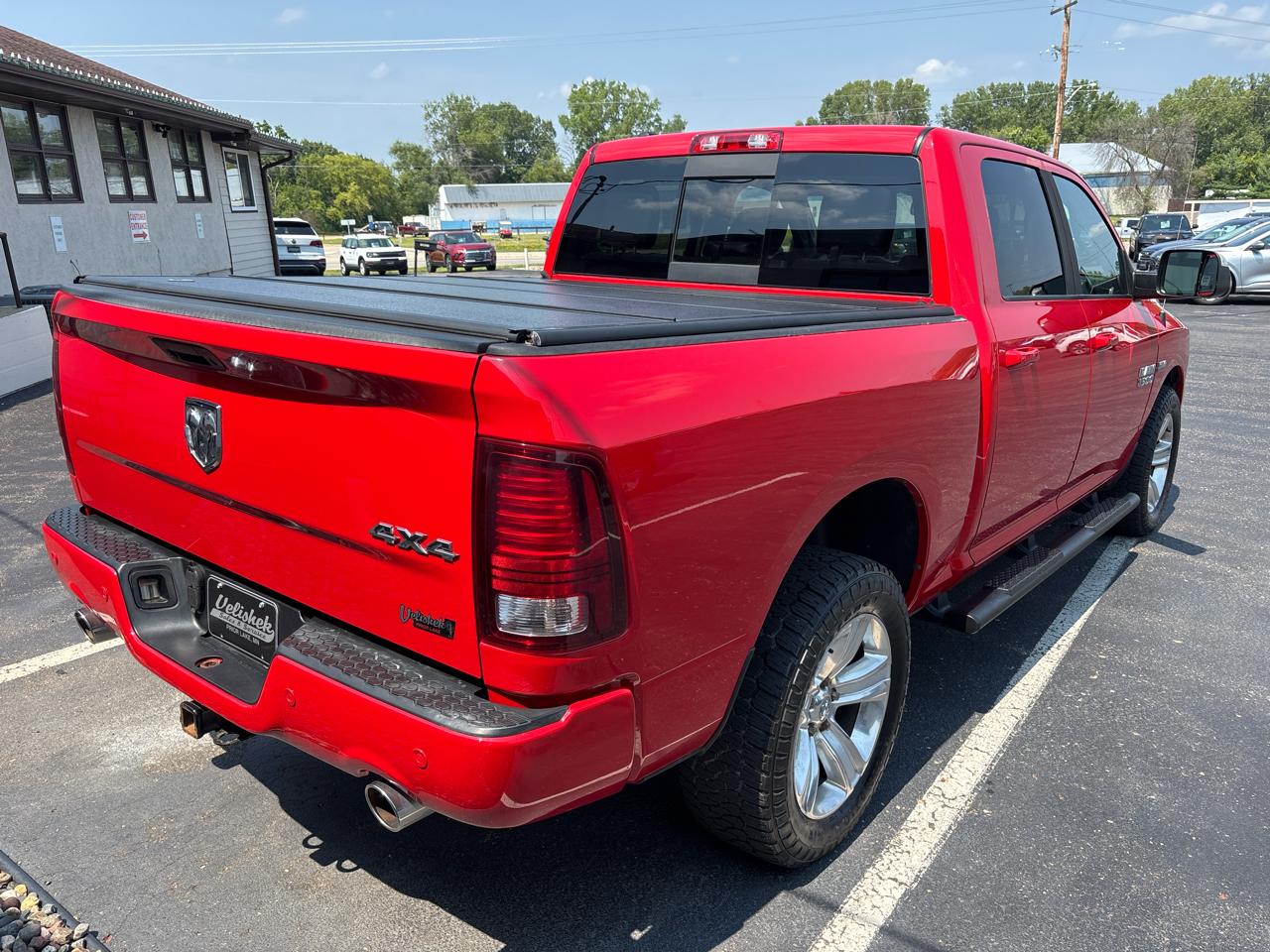 RAM 1500 4WD Crew Cab 140.5" Sport 2016