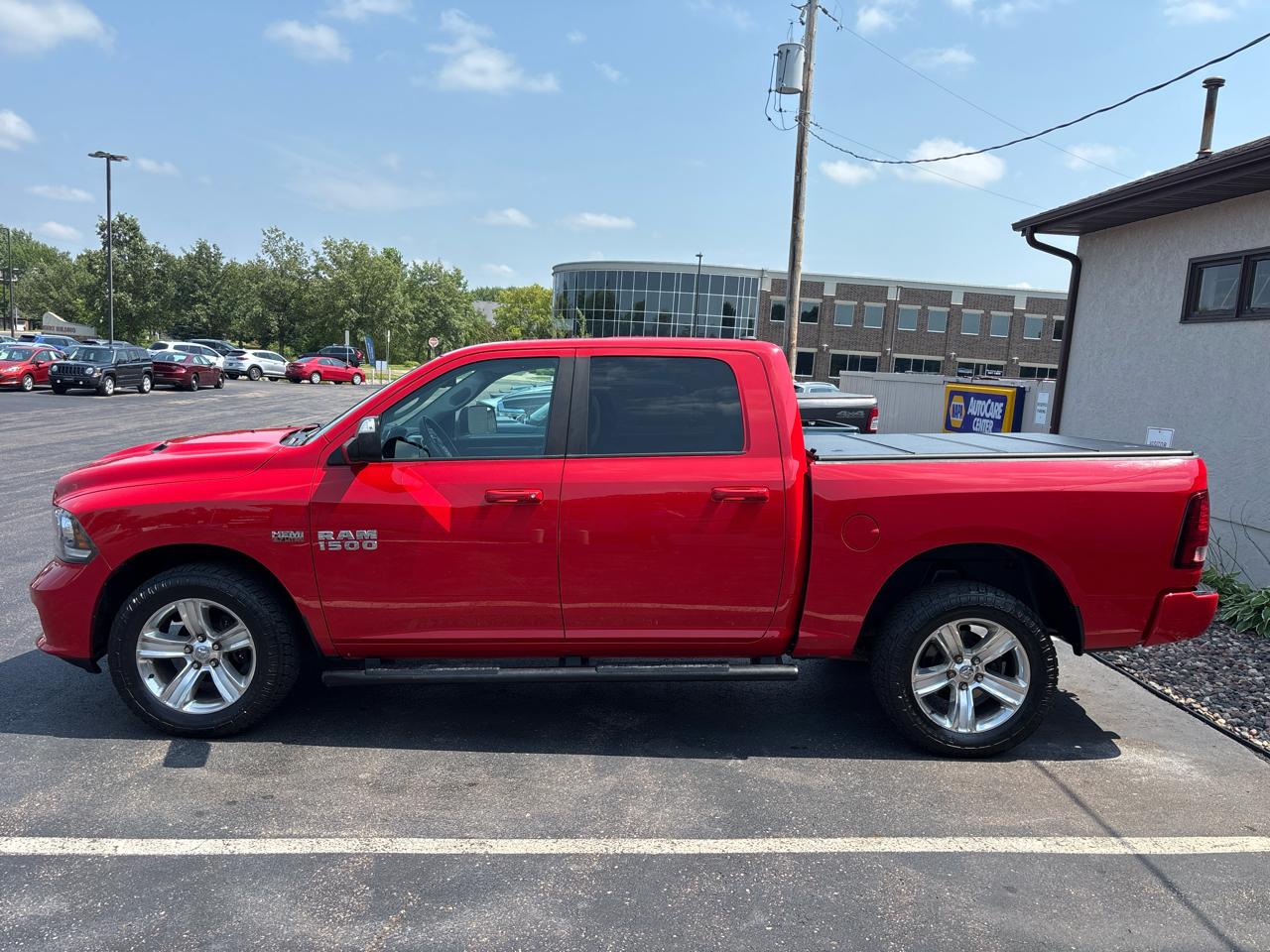 RAM 1500 4WD Crew Cab 140.5" Sport 2016