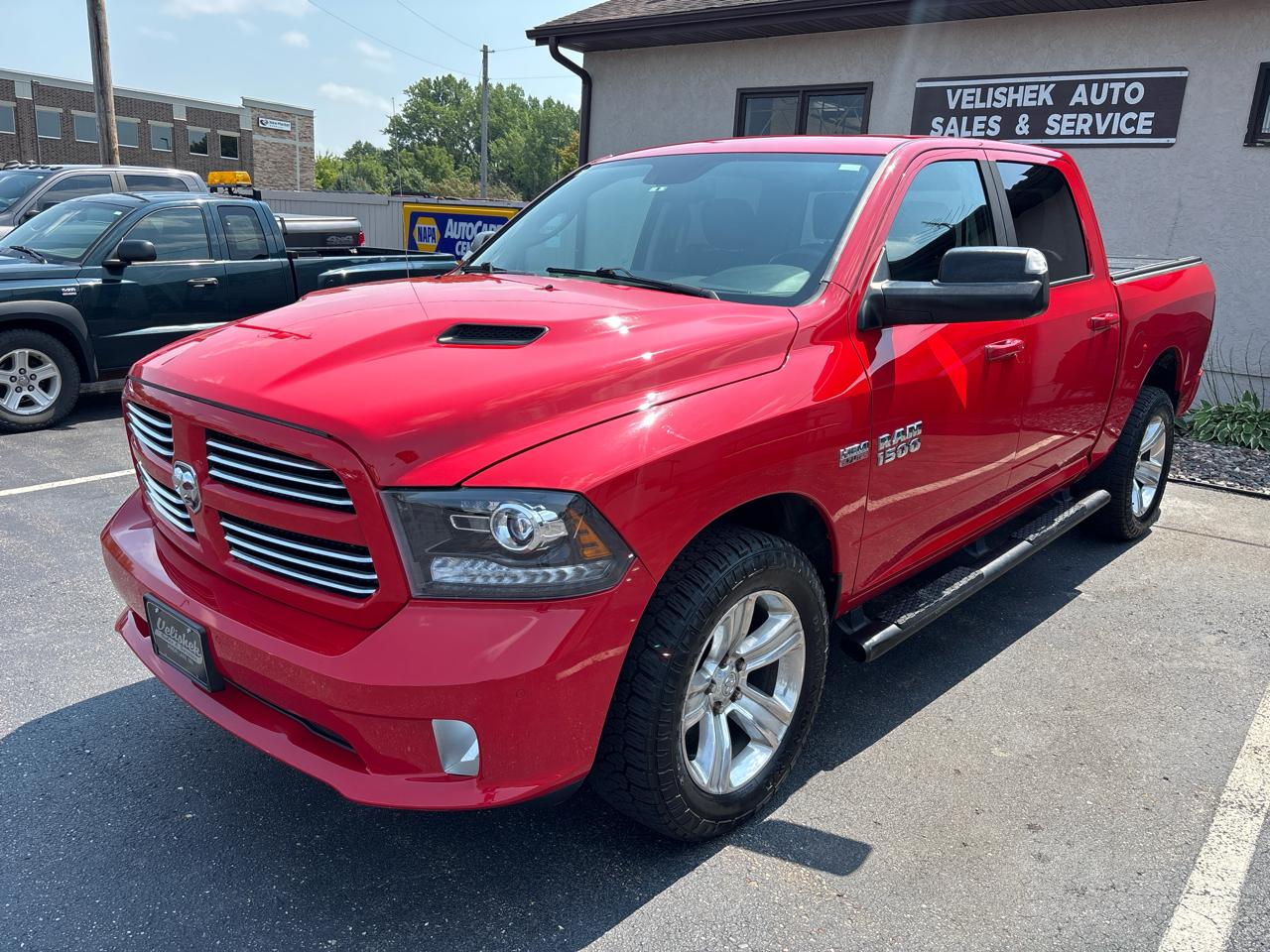 RAM 1500 4WD Crew Cab 140.5" Sport 2016