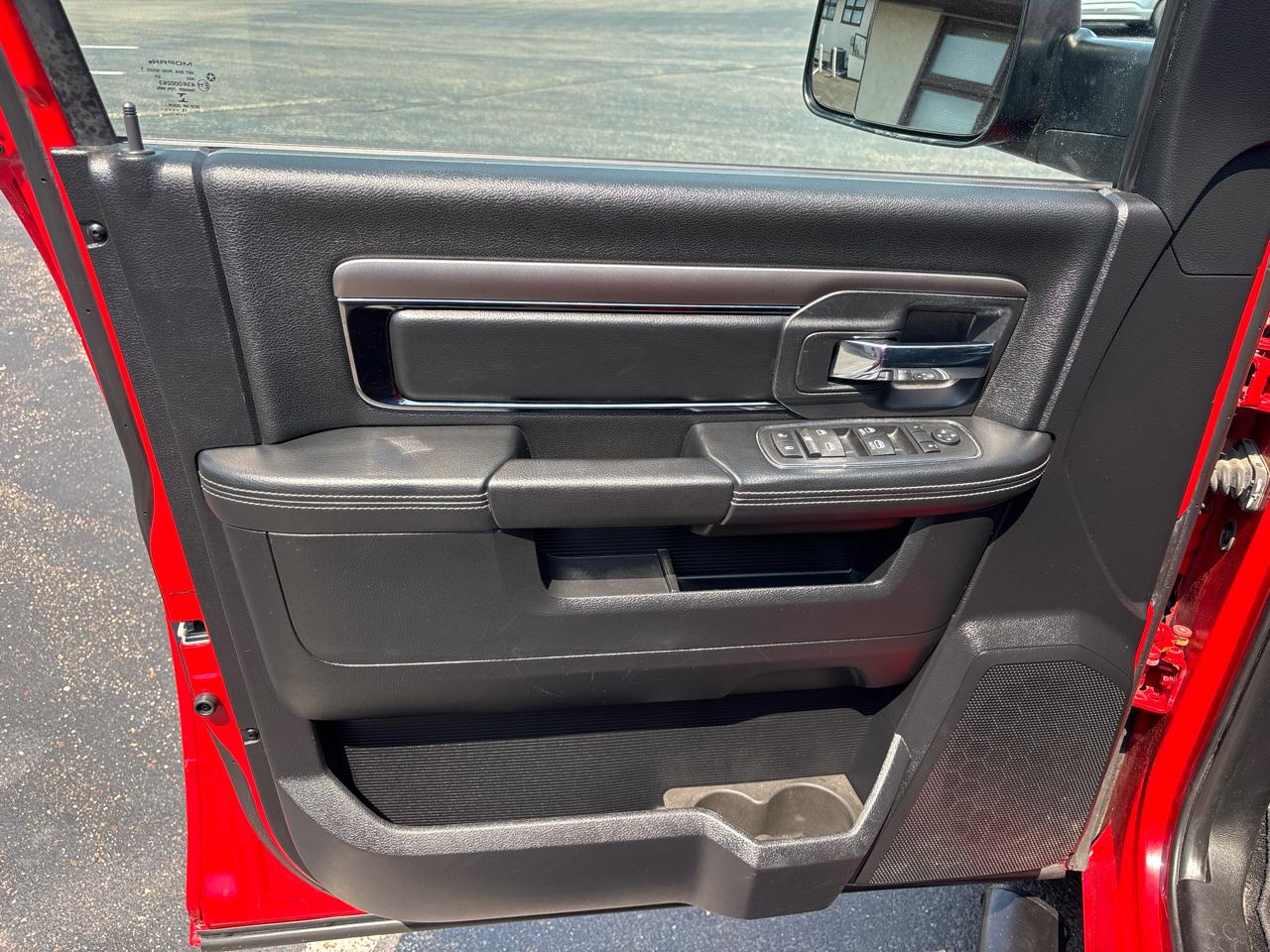 RAM 1500 4WD Crew Cab 140.5" Sport 2016