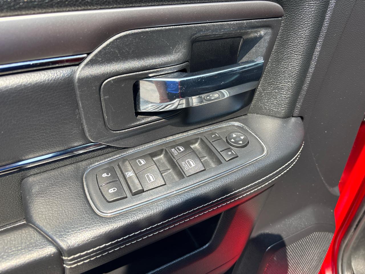 RAM 1500 4WD Crew Cab 140.5" Sport 2016