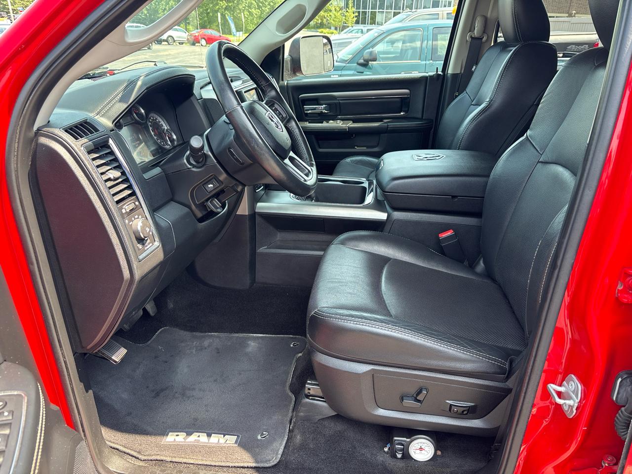 RAM 1500 4WD Crew Cab 140.5" Sport 2016