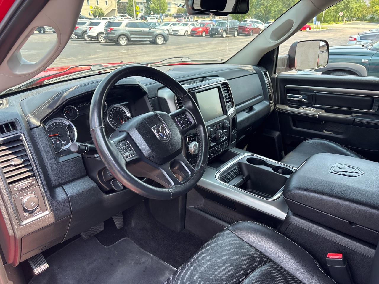 RAM 1500 4WD Crew Cab 140.5" Sport 2016
