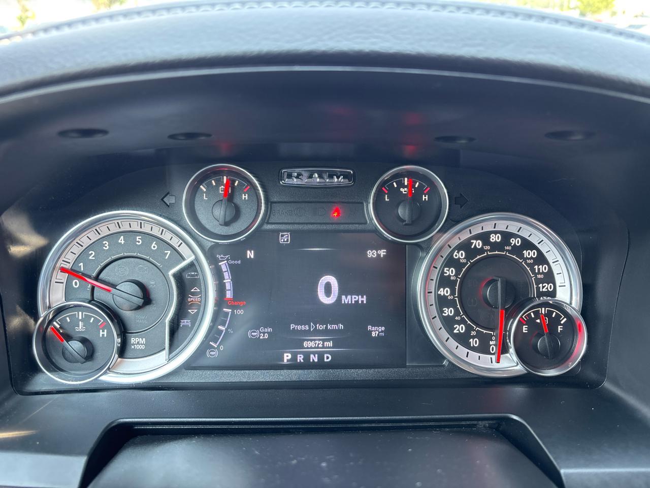 RAM 1500 4WD Crew Cab 140.5" Sport 2016