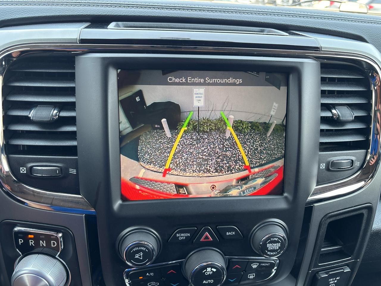RAM 1500 4WD Crew Cab 140.5" Sport 2016