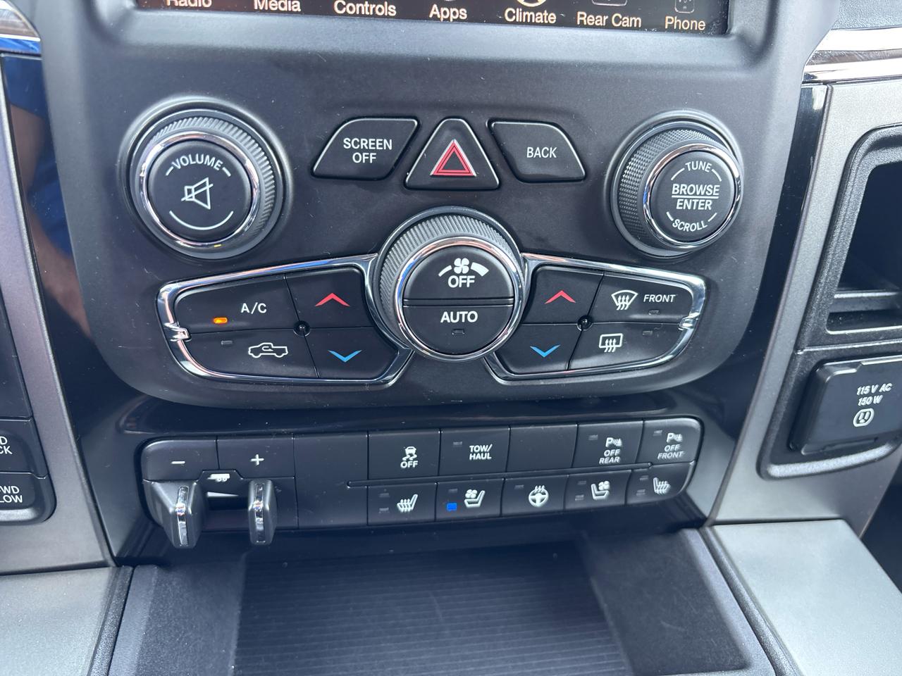 RAM 1500 4WD Crew Cab 140.5" Sport 2016