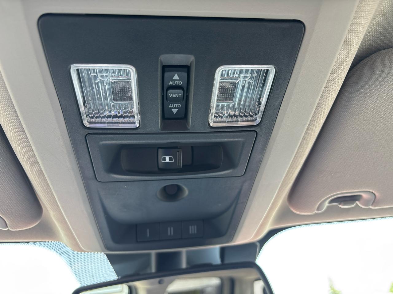 RAM 1500 4WD Crew Cab 140.5" Sport 2016