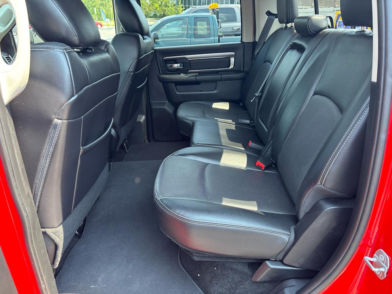 RAM 1500 4WD Crew Cab 140.5" Sport 2016