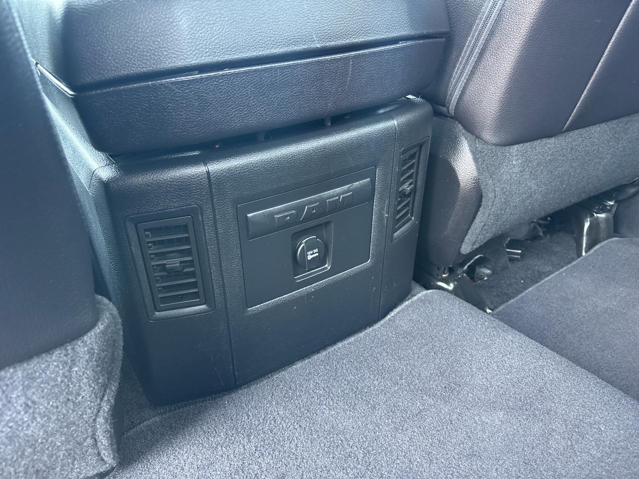 RAM 1500 4WD Crew Cab 140.5" Sport 2016