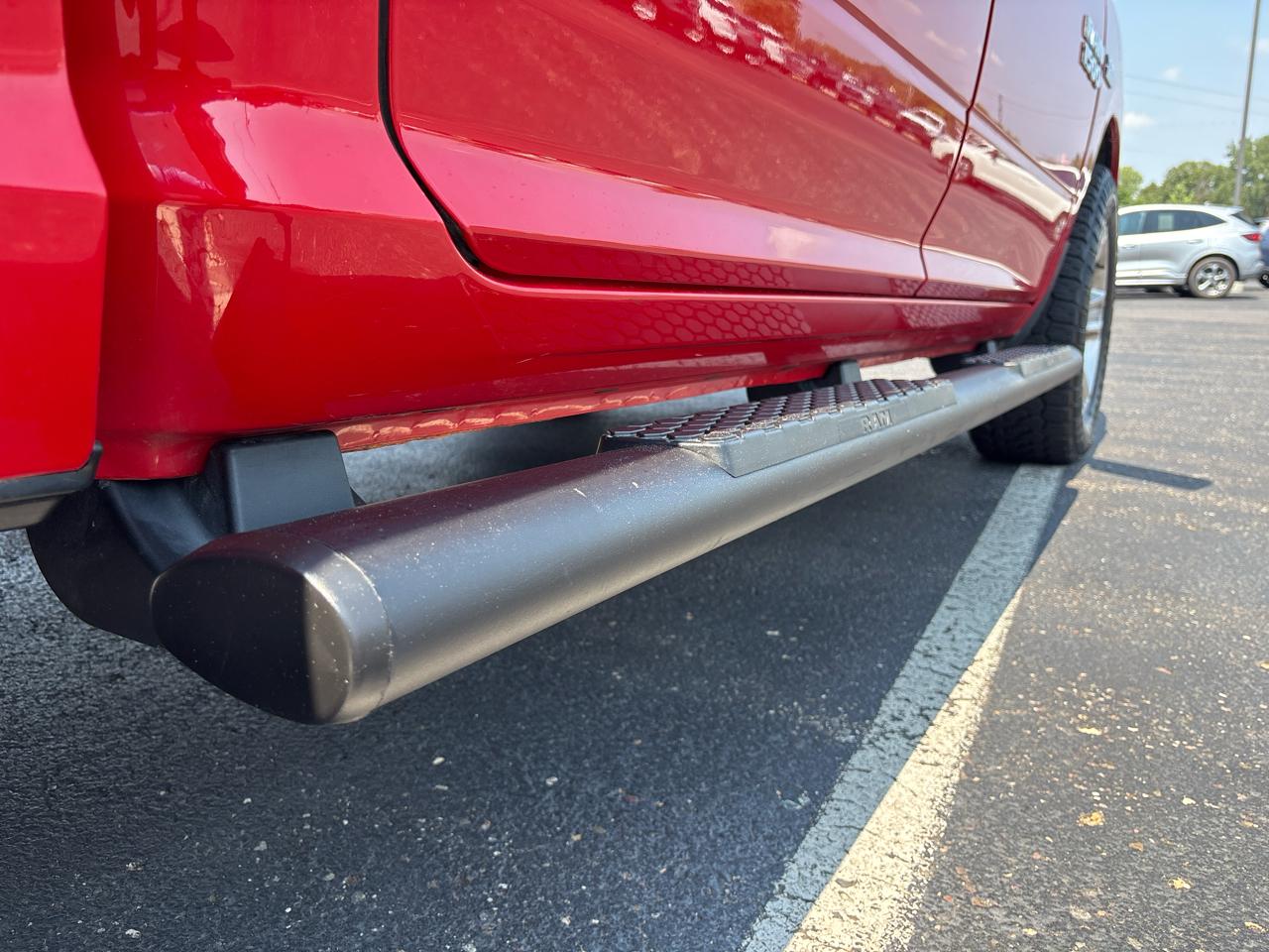 RAM 1500 4WD Crew Cab 140.5" Sport 2016