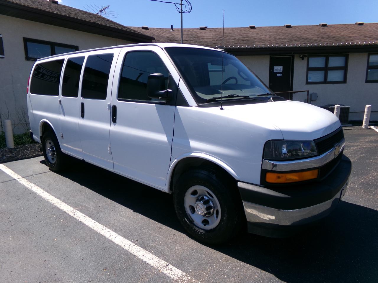 2017 Chevrolet Express Passenger RWD 2500 135" LT