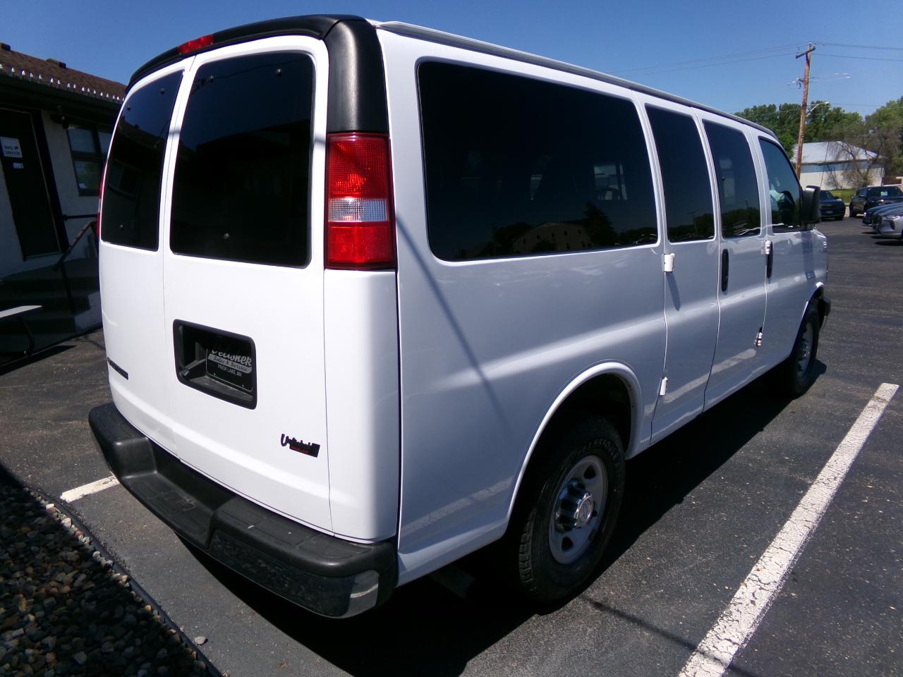 Chevrolet Express Passenger RWD 2500 135" LT 2017