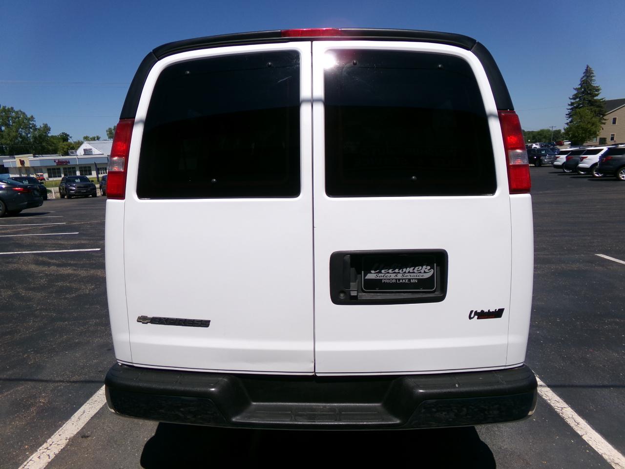 Chevrolet Express Passenger RWD 2500 135" LT 2017