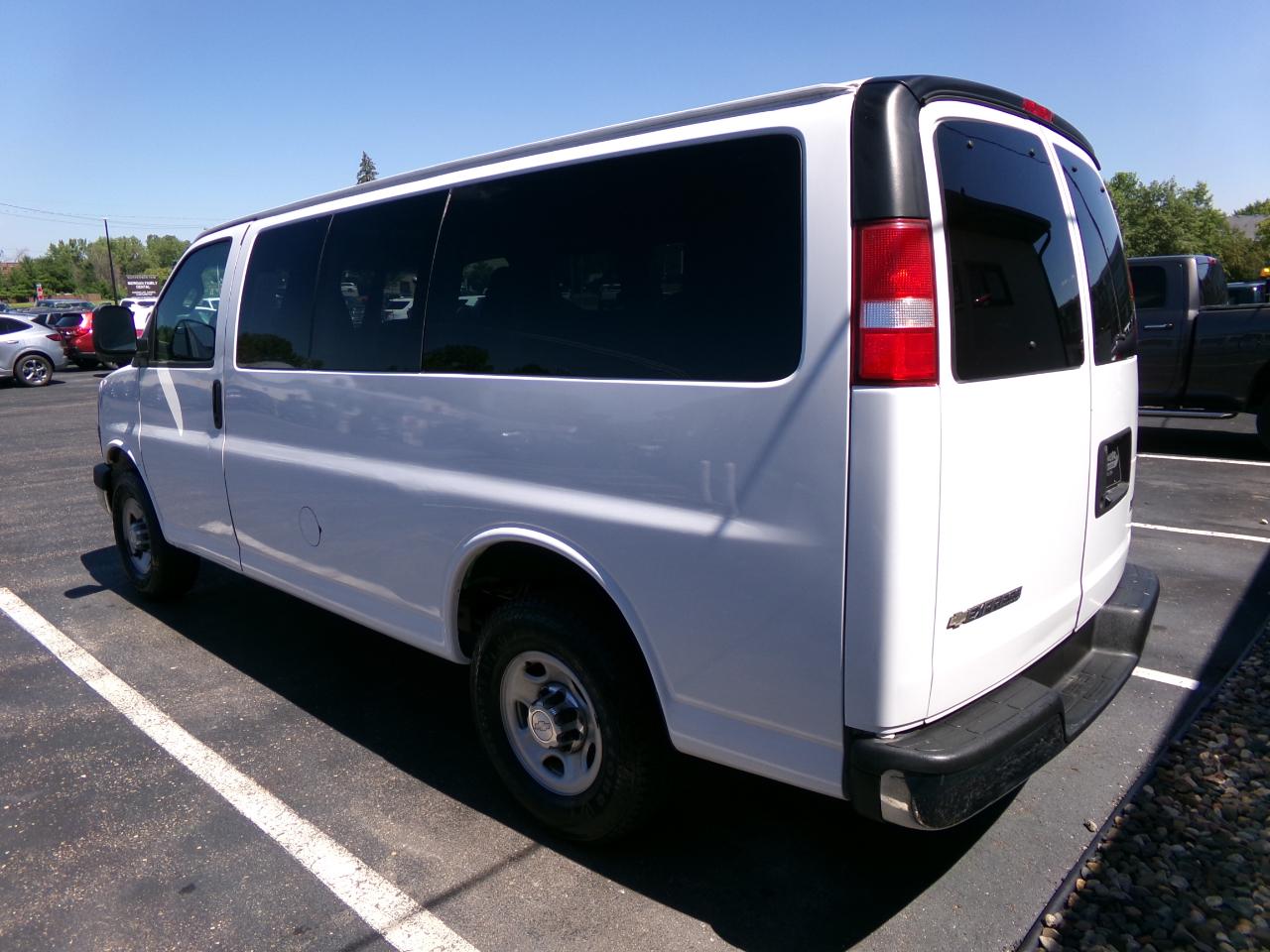 Chevrolet Express Passenger RWD 2500 135" LT 2017