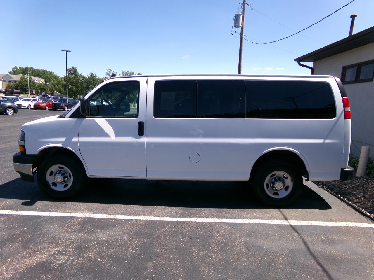 Chevrolet Express Passenger RWD 2500 135" LT 2017