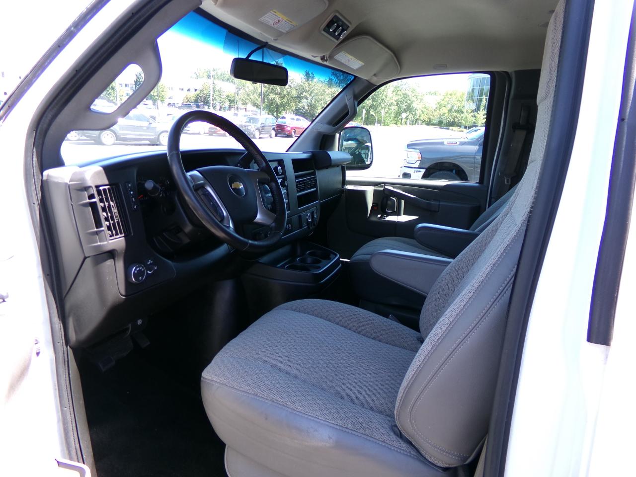 Chevrolet Express Passenger RWD 2500 135" LT 2017