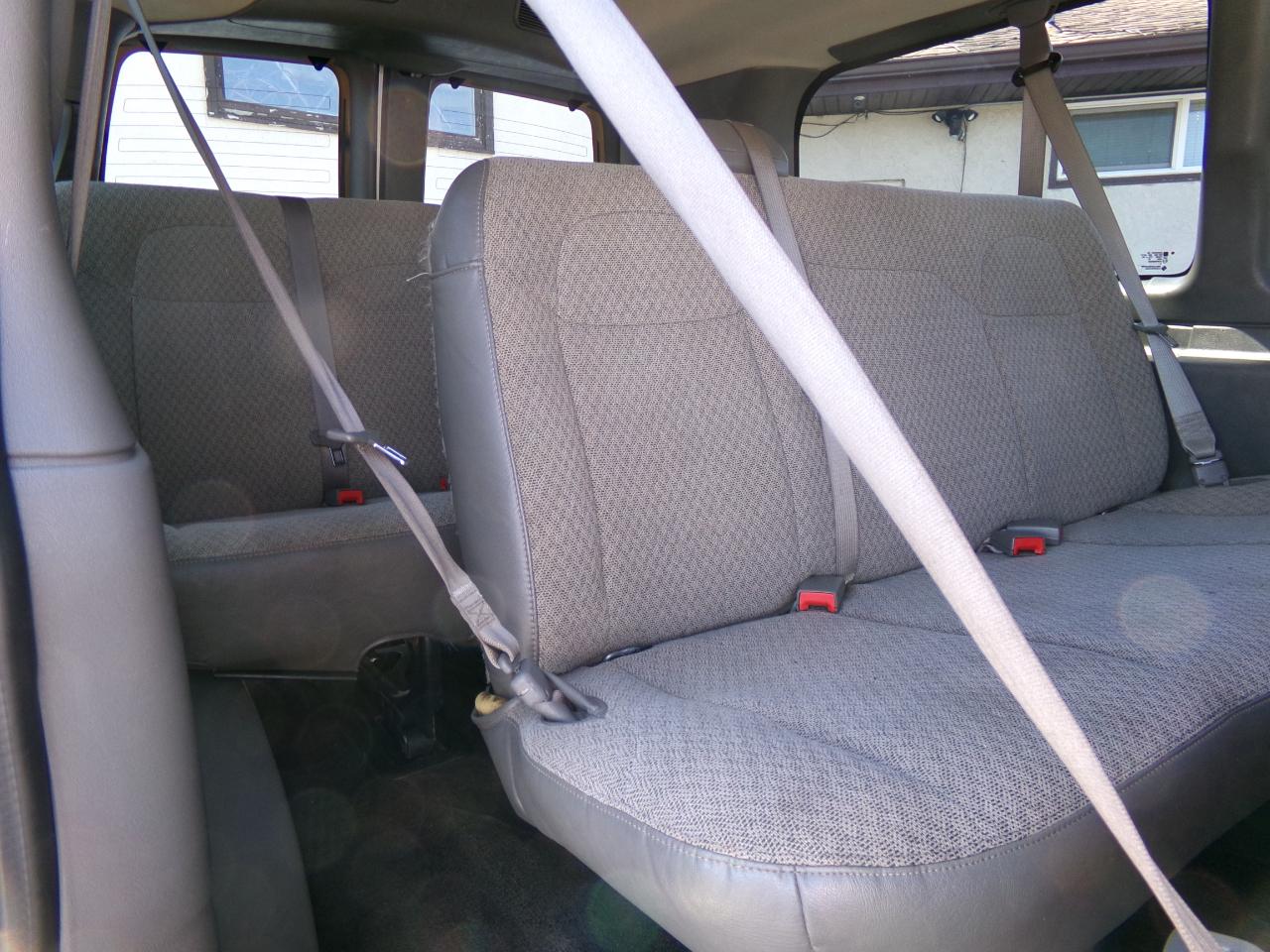 Chevrolet Express Passenger RWD 2500 135" LT 2017
