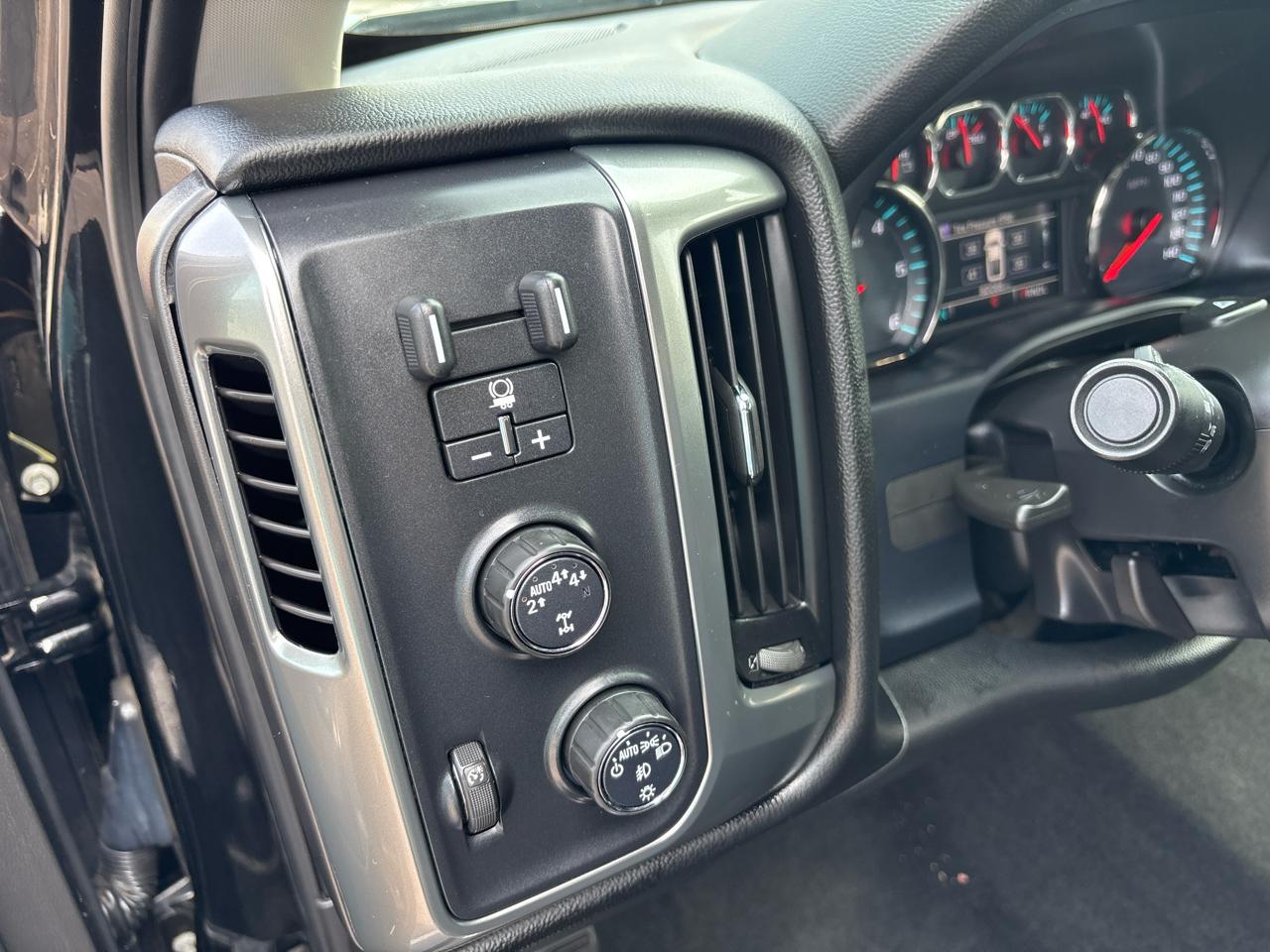 Chevrolet Silverado 1500 4WD Crew Cab 143.5" LT w/2LT 2018