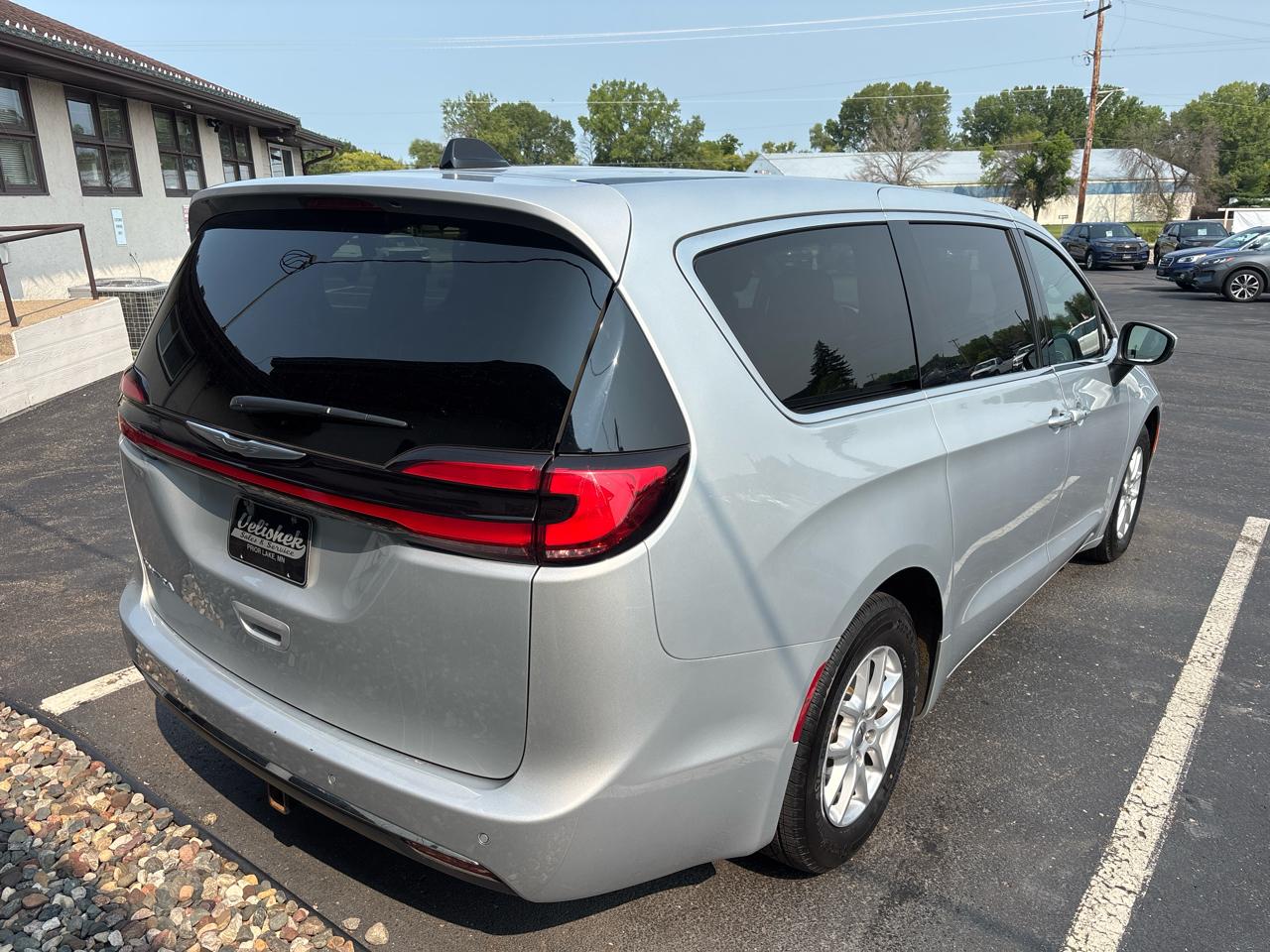 Chrysler Pacifica Touring FWD 2023