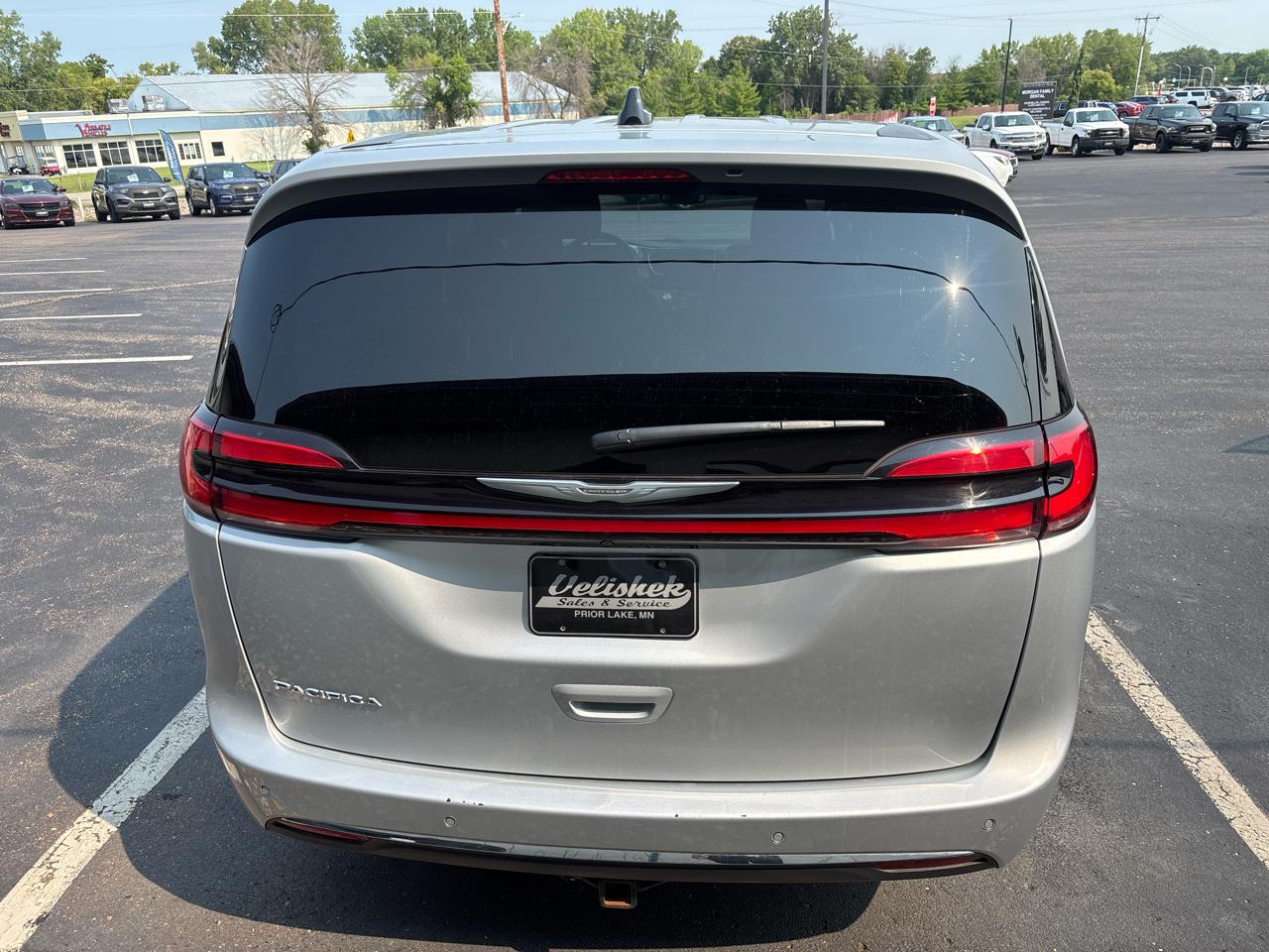 Chrysler Pacifica Touring FWD 2023