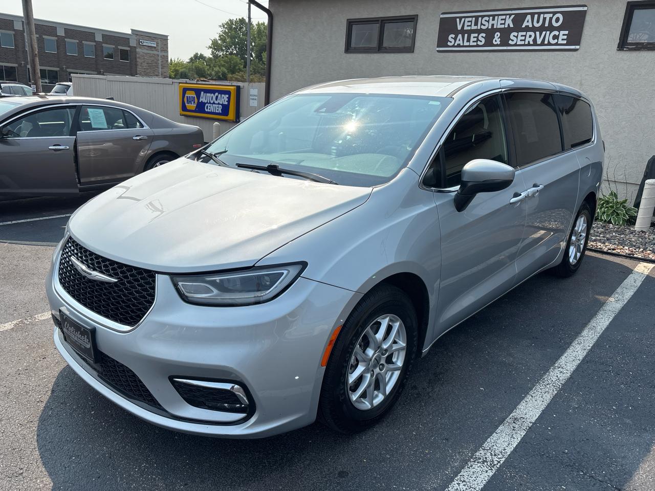 Chrysler Pacifica Touring FWD 2023