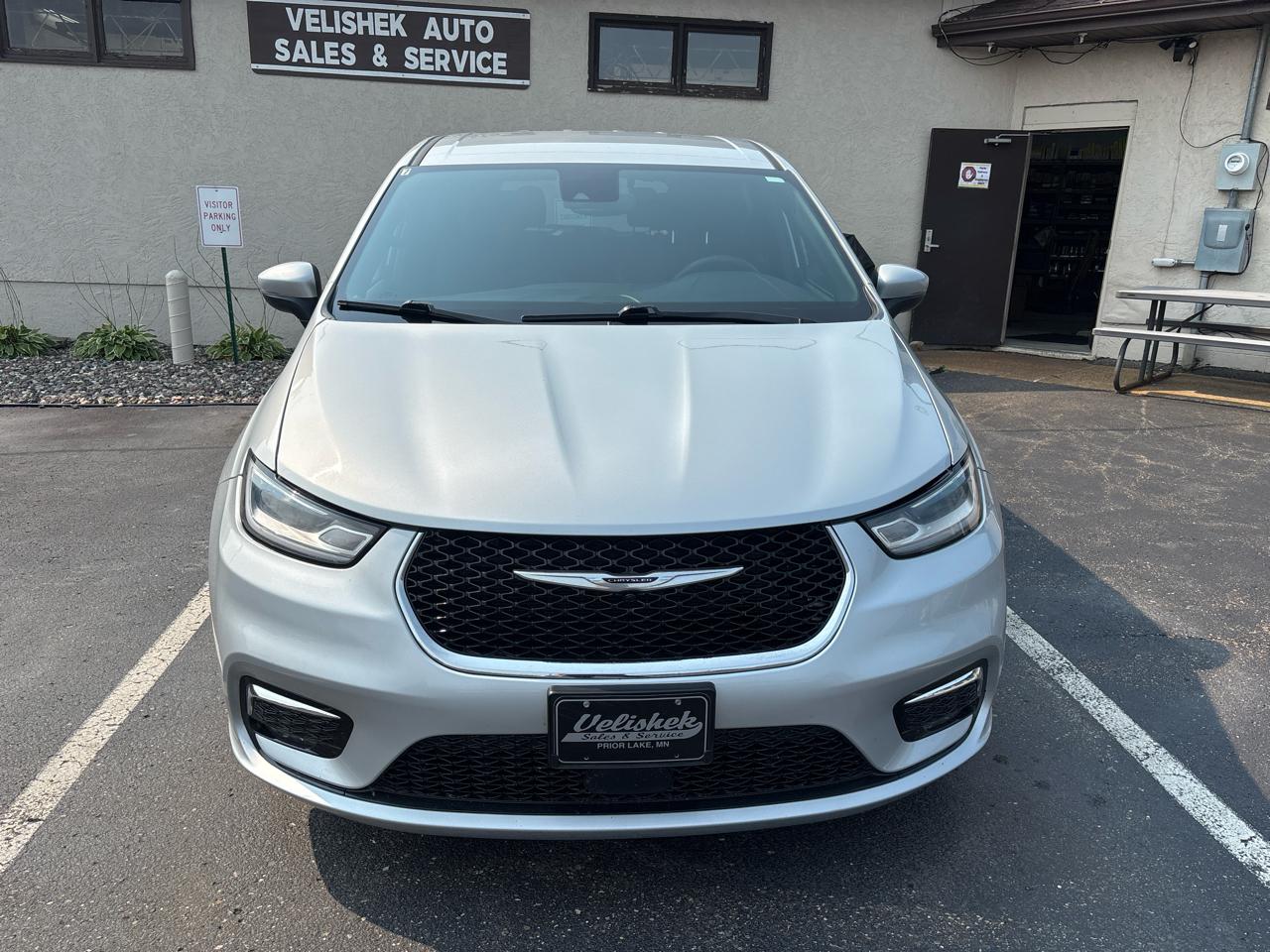 Chrysler Pacifica Touring FWD 2023
