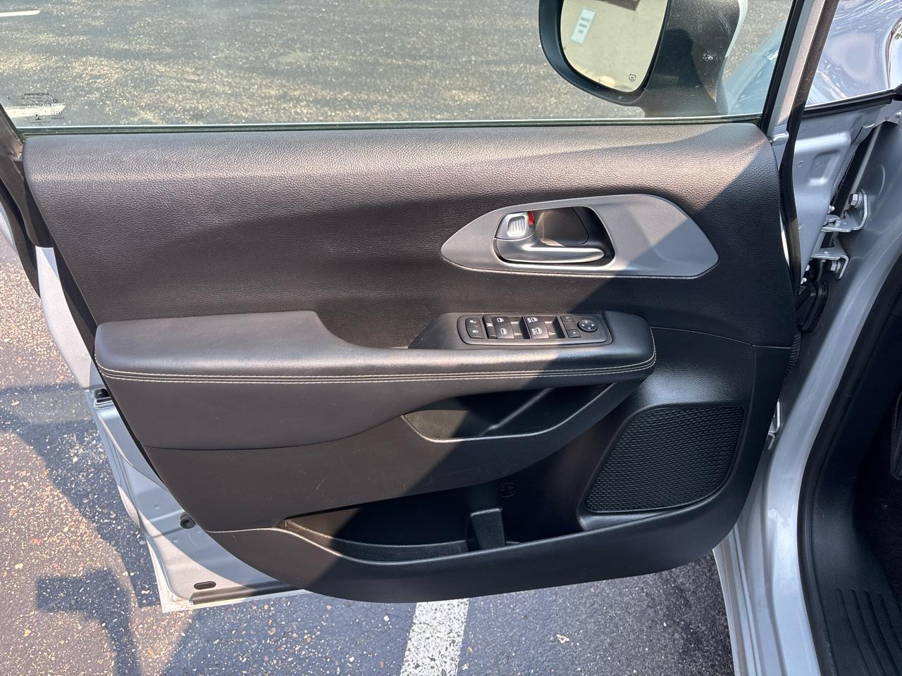 Chrysler Pacifica Touring FWD 2023