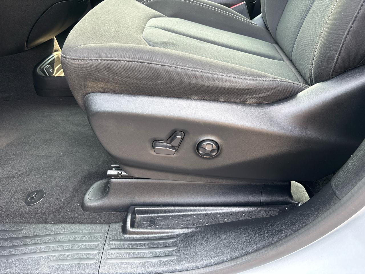 Chrysler Pacifica Touring FWD 2023