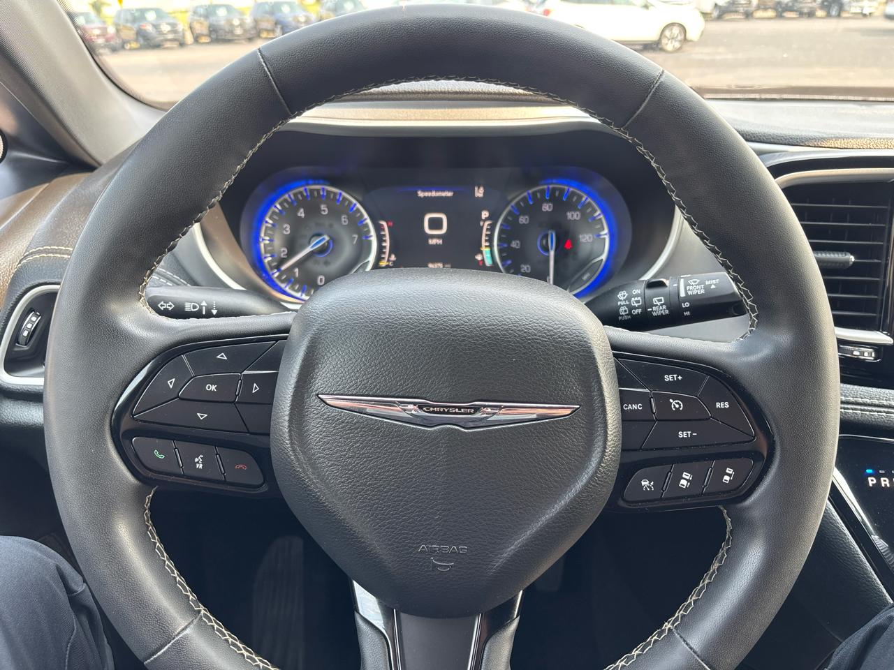 Chrysler Pacifica Touring FWD 2023