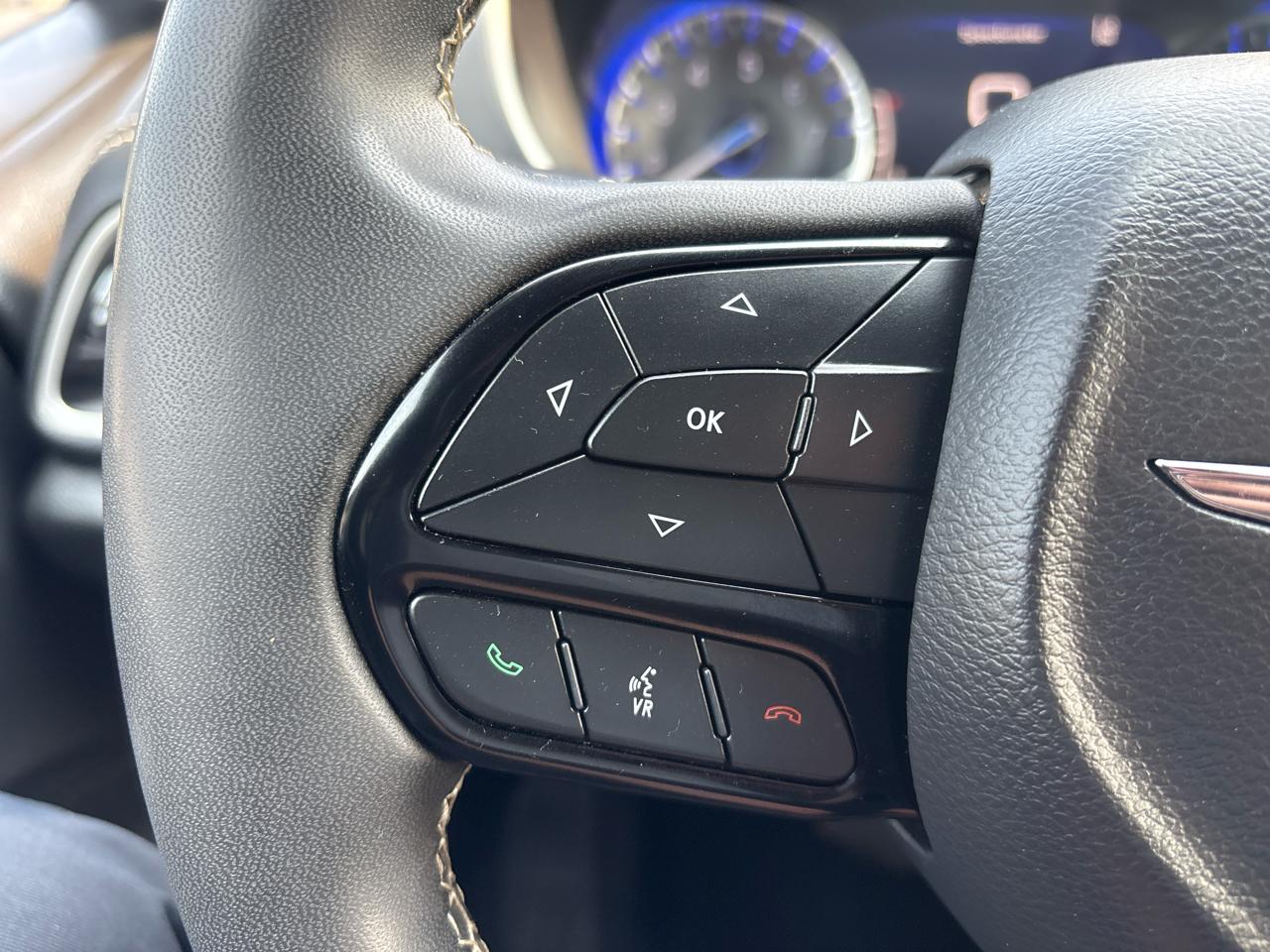 Chrysler Pacifica Touring FWD 2023